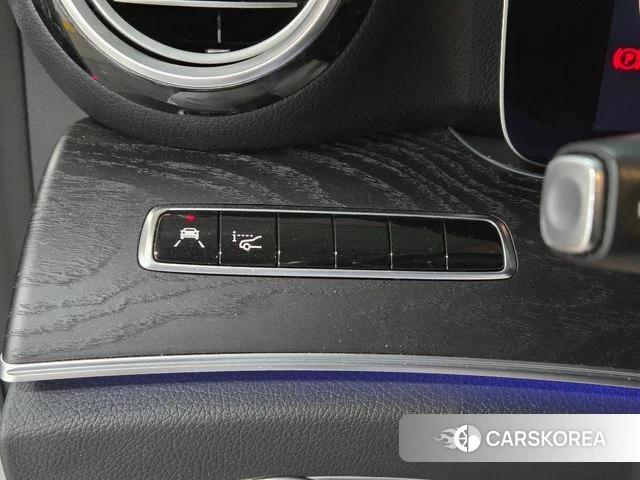 Mercedes-Benz E-Class W213 2018 Серебряный из Кореи, фото 3