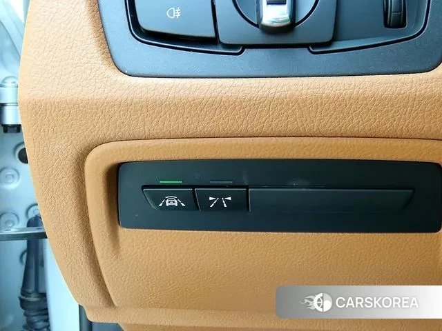 BMW 3 Series (F30) 2018 Серебряный из Кореи, фото 3