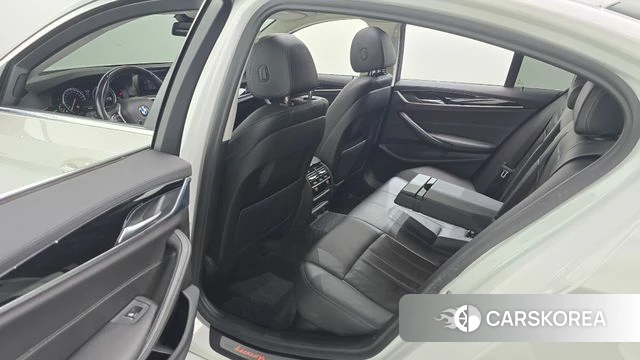 BMW 5 Series (G30) 2018 Белый из Кореи, фото 3