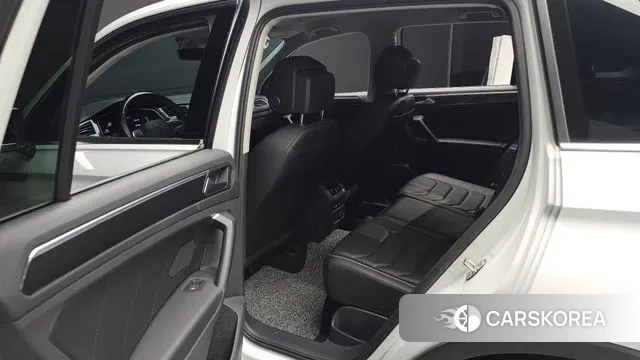 Volkswagen Tiguan second Generation 2022 Белый из Кореи, фото 3