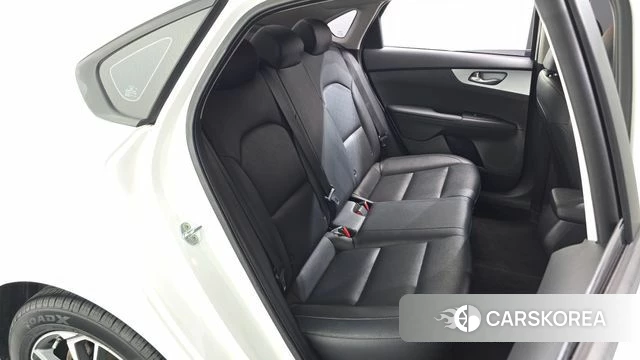 Kia The New K3 2nd generation 2022 Белый из Кореи, фото 3