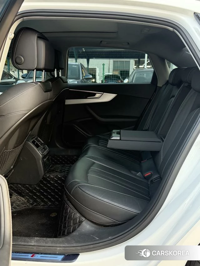 Audi A4L 2023 Белый из Китая, фото 3