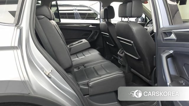 Volkswagen Tiguan Allspace 2020 Серебристо-серый из Кореи, фото 3