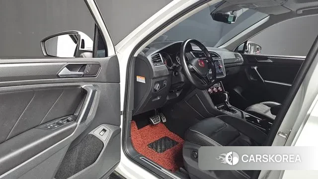 Volkswagen Tiguan second Generation 2020 Белый из Кореи, фото 3