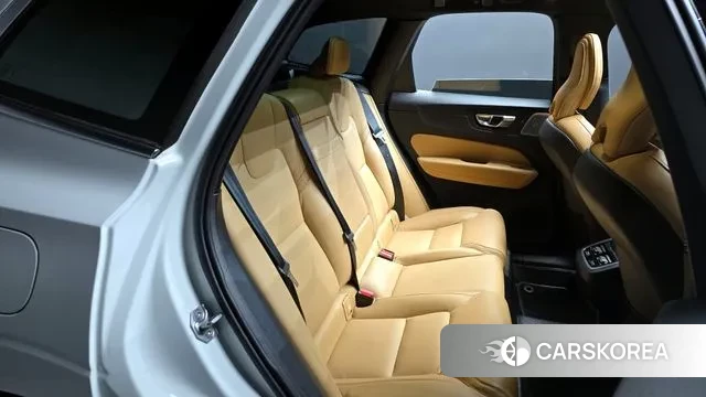 Volvo XC60 second Generation 2021 Белый из Кореи, фото 3