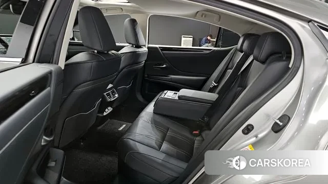 Lexus ES300h 7th generation 2018 Серебристо-серый из Кореи, фото 3