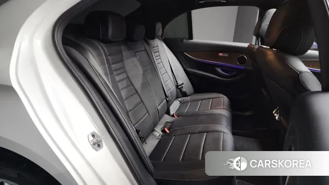 Mercedes-Benz E-Class W213 2023 Белый из Кореи, фото 3