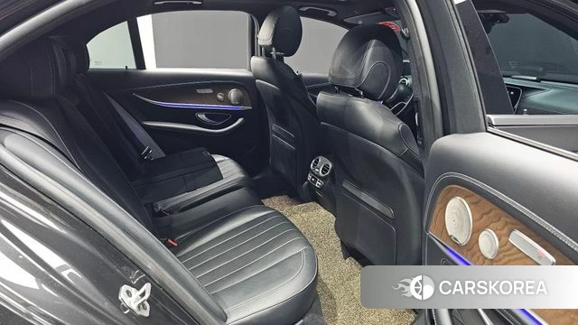 Mercedes-Benz E-Class W213 2023 Серый из Кореи, фото 3