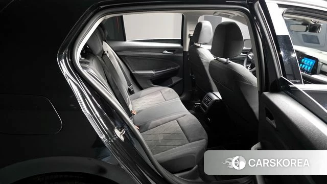 Volkswagen Golf 8th Generation 2024 Черный из Кореи, фото 3