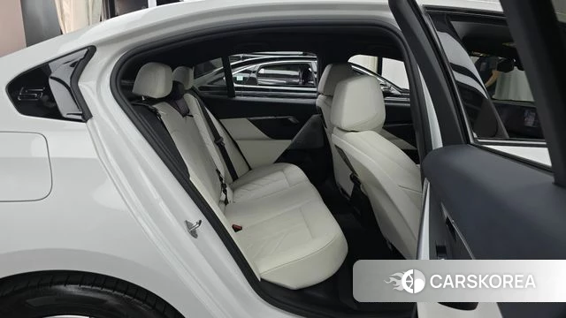 BMW 5 Series (G60) 2024 Белый из Кореи, фото 3