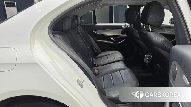 Mercedes-Benz E-Class W213 2018 Белый из Кореи, фото 3
