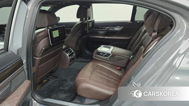 BMW 7 Series (G11) 2021 Серебристо-серый из Кореи, фото 3