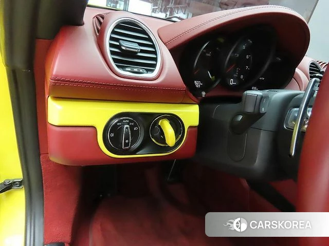 Porsche 718 Boxster 2020 Желтый из Кореи, фото 3