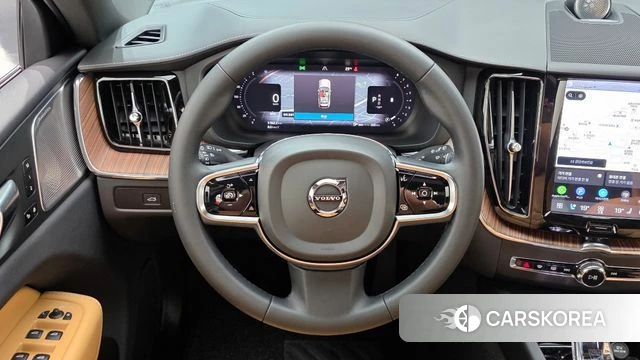 Volvo XC60 second Generation 2023 Черный из Кореи, фото 3