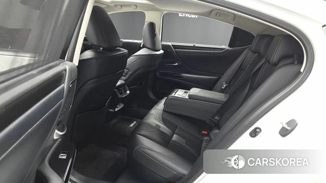 Lexus ES300h 7th generation 2024 Белый из Кореи, фото 3