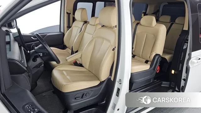 Hyundai Staria 2023 Белый из Кореи, фото 3