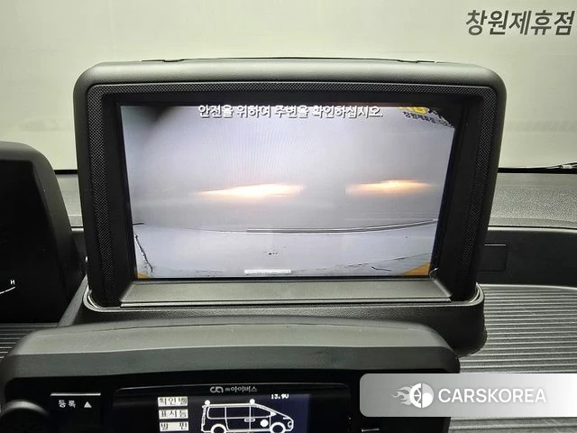Hyundai Staria 2022 Желтый из Кореи, фото 3