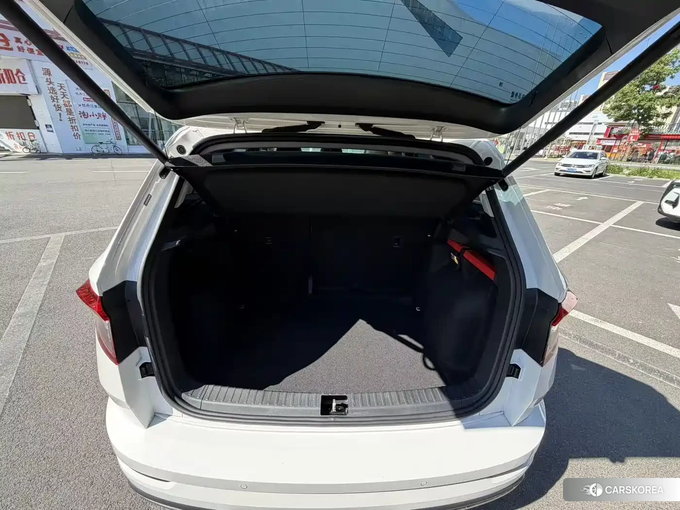 Skoda Karoq 2022 Белый из Китая, фото 3