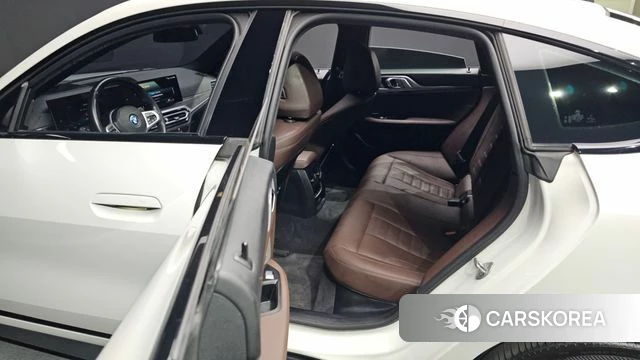 BMW i4 2023 Белый из Кореи, фото 3