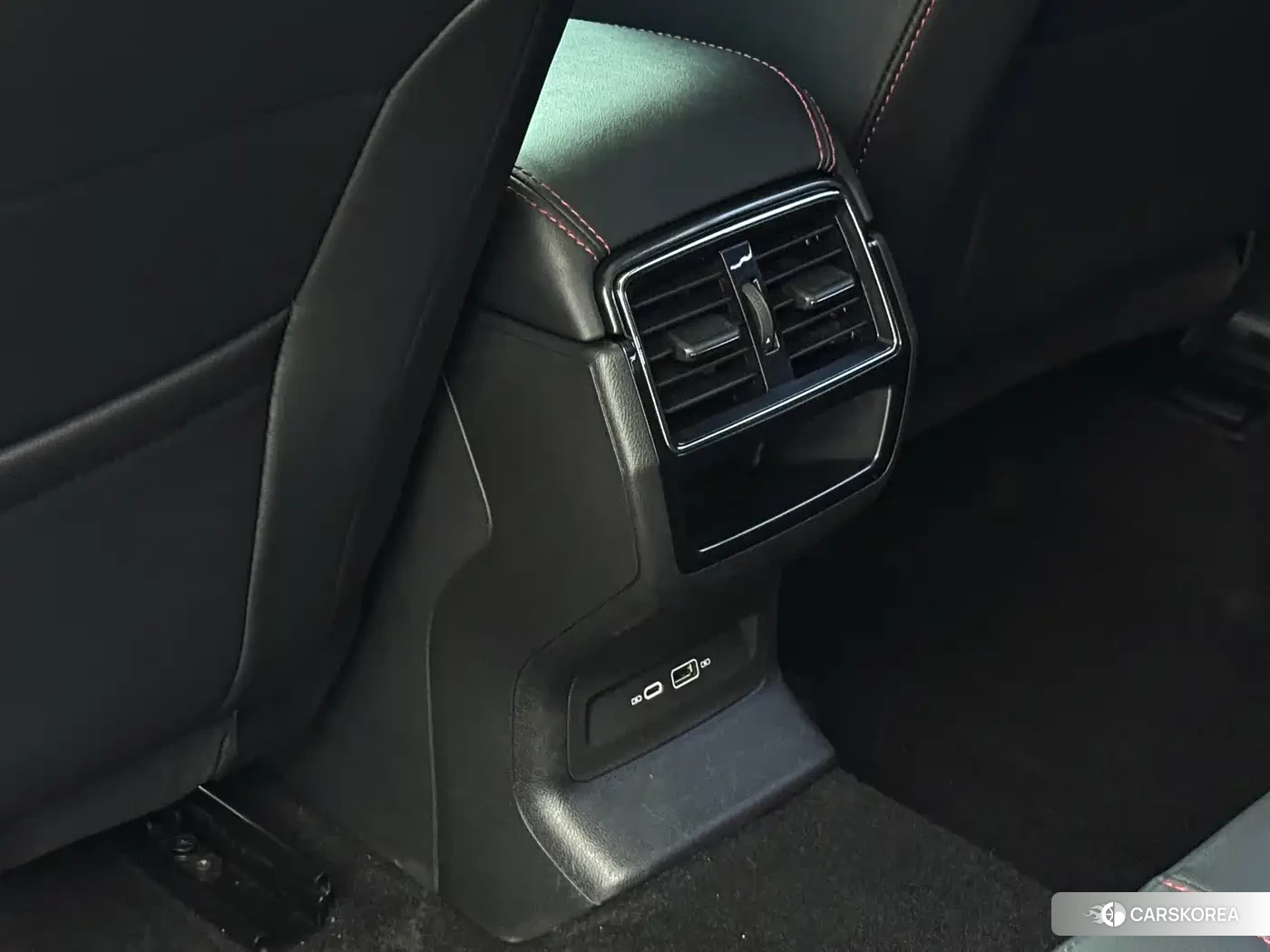 Skoda Krok 2023 Белый из Китая, фото 3