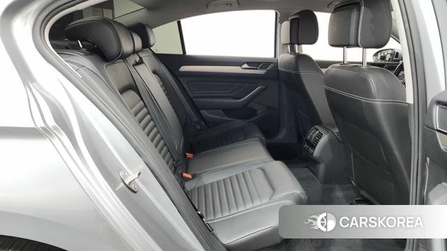 Volkswagen Passat GT (B8) 2021 Серебряный из Кореи, фото 3