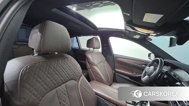 BMW 5 Series (G30) 2019 Белый из Кореи, фото 3