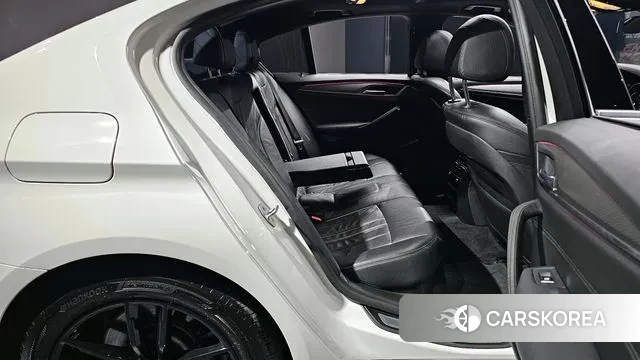 BMW 5 Series (G30) 2018 Белый из Кореи, фото 3