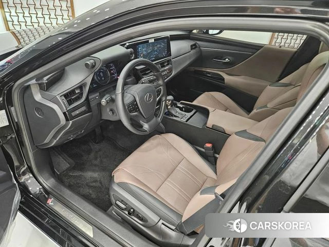 Lexus ES300h 7th generation 2025 Черный из Кореи, фото 3