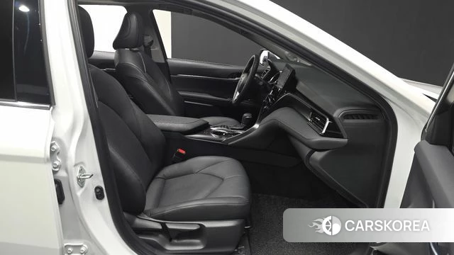 Toyota Camry (XV70) 2024 Белый из Кореи, фото 3