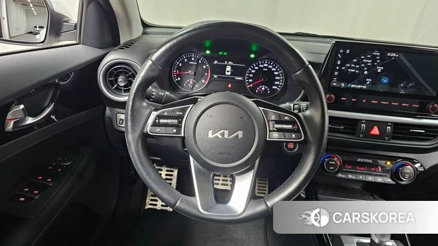 Kia The New K3 2nd generation 2023 Белый из Кореи, фото 3