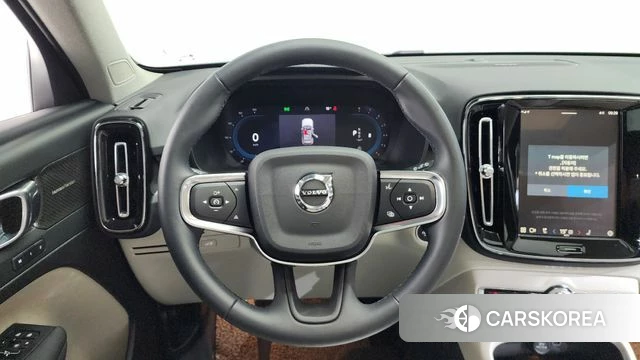 Volvo XC40 2024 Белый из Кореи, фото 3