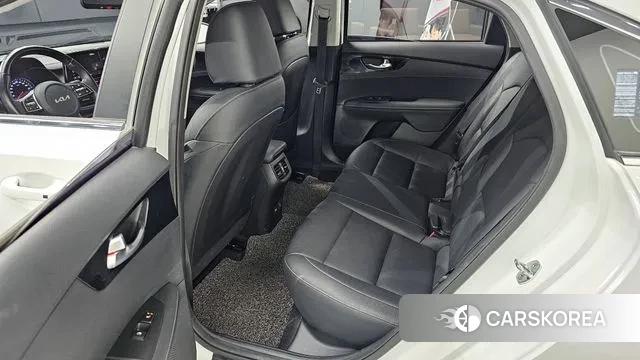 Kia The New K3 2nd generation 2021 Белый из Кореи, фото 3