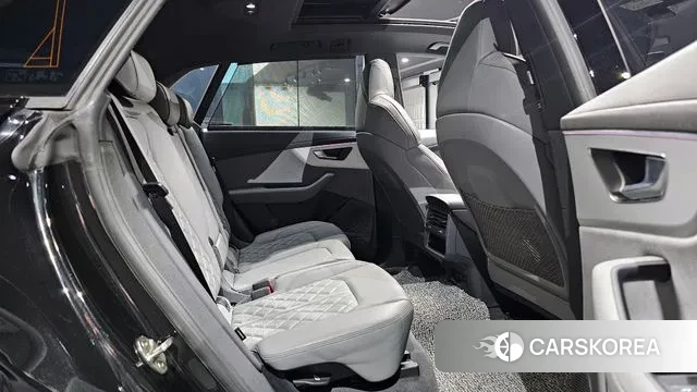 Audi Q8 (4M) 2023 Черный из Кореи, фото 3