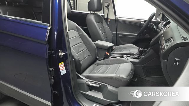 Volkswagen Tiguan Allspace 2023 Синий из Кореи, фото 3
