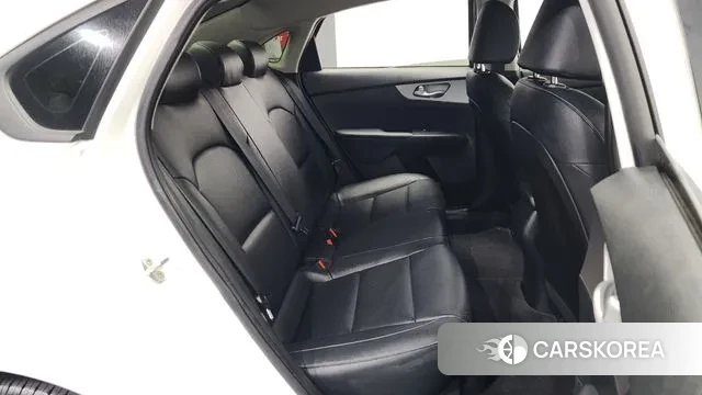 Kia The New K3 2nd generation 2022 Белый из Кореи, фото 3