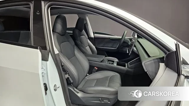 Tesla Model Y 2025 Белый из Кореи, фото 3