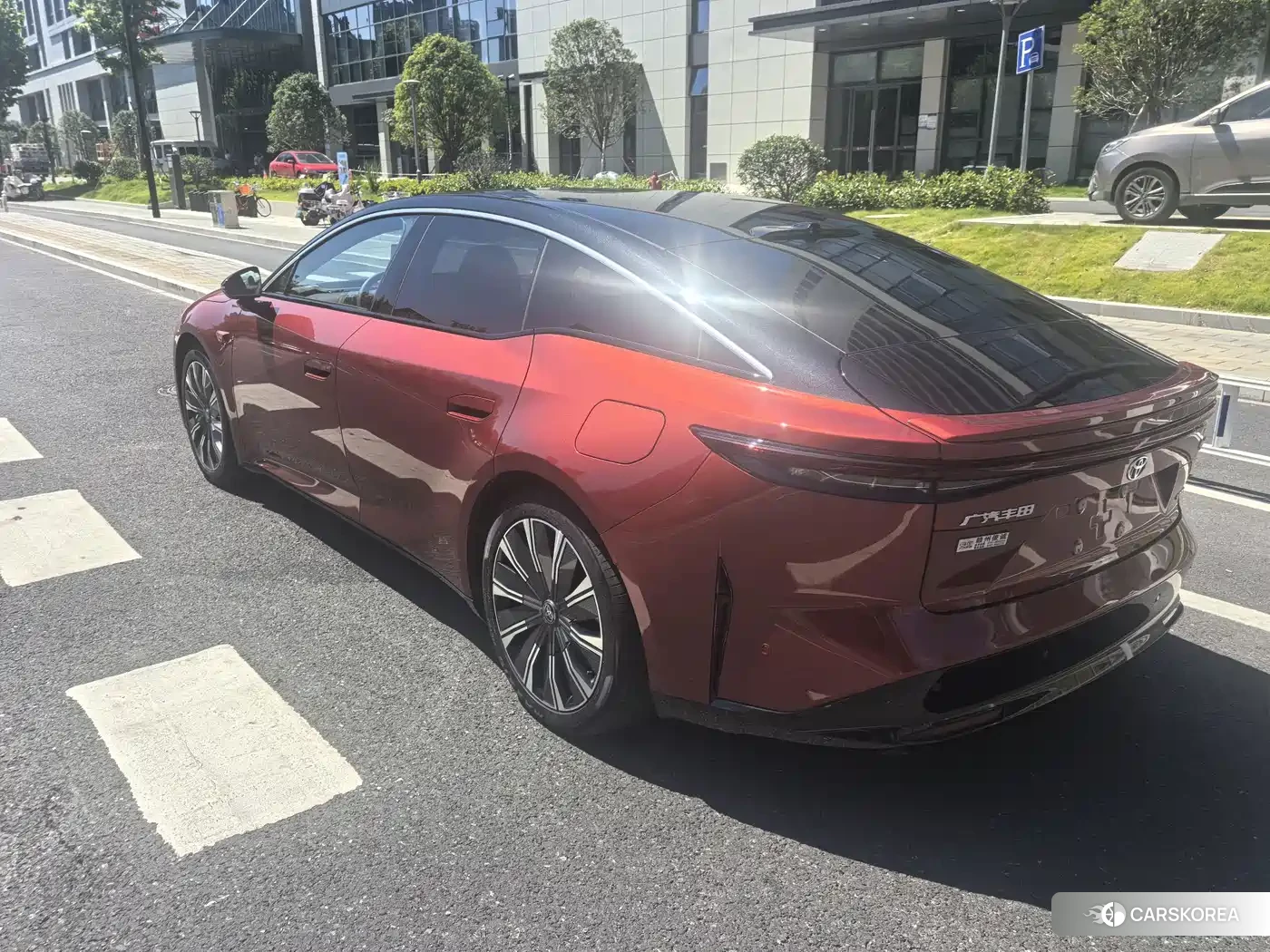 Toyota Platinum Wisdom 7 2026 Red/purple из Китая, фото 3