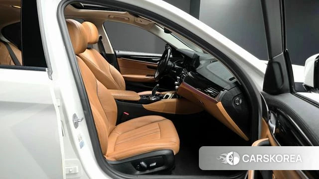 BMW 5 Series (G30) 2018 Белый из Кореи, фото 3