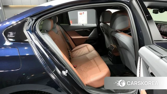 BMW 5 Series (G60) 2025 Черный из Кореи, фото 3