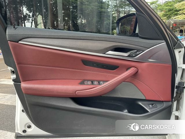 BMW 5 series 2021 Белый из Китая, фото 3