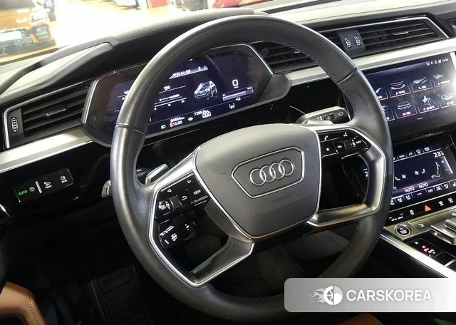 Audi e-Tron 2022 Белый из Кореи, фото 3