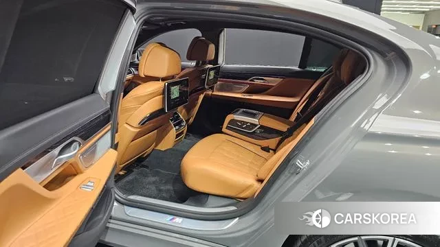 BMW 7 Series (G11) 2022 Серебристо-серый из Кореи, фото 3