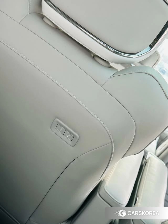 Volvo EM90 2025 Шампань из Китая, фото 3