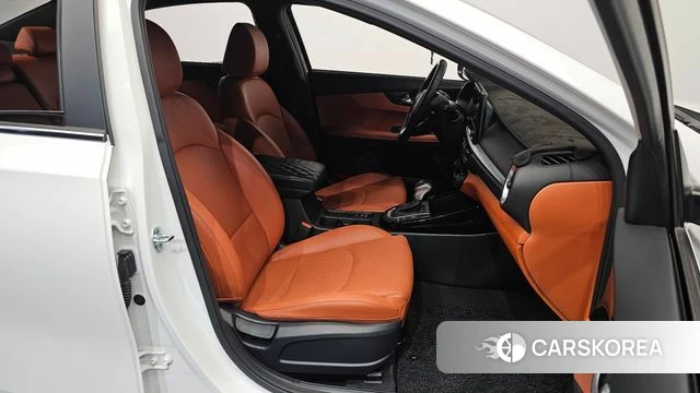 Kia The New K3 2nd generation 2021 Белый из Кореи, фото 3