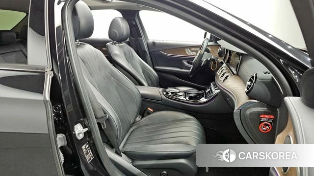 Mercedes-Benz E-Class W213 2018 Черный из Кореи, фото 3