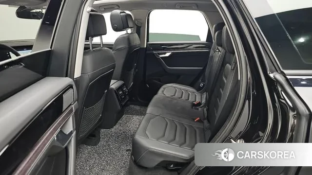 Volkswagen Touareg 3rd generation 2020 Черный из Кореи, фото 3