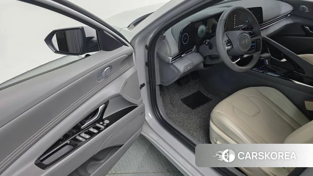 Hyundai The New Avante (CN7) 2023 Серебристо-серый из Кореи, фото 3