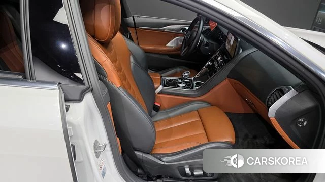 BMW 8 Series (G15) 2023 Белый из Кореи, фото 3