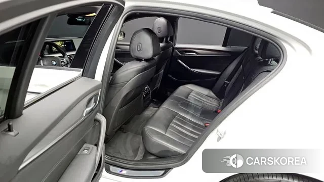 BMW 5 Series (G30) 2018 Белый из Кореи, фото 3