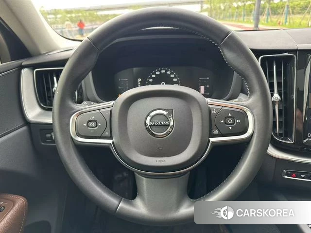 Volvo XC60 2018 Темно-серый из Китая, фото 3
